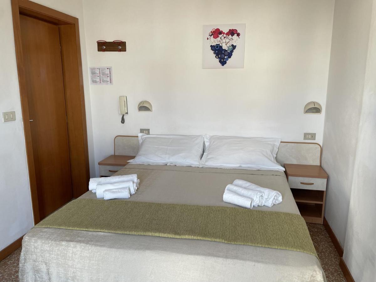 Hotel Alex ริมินี ภายนอก รูปภาพ