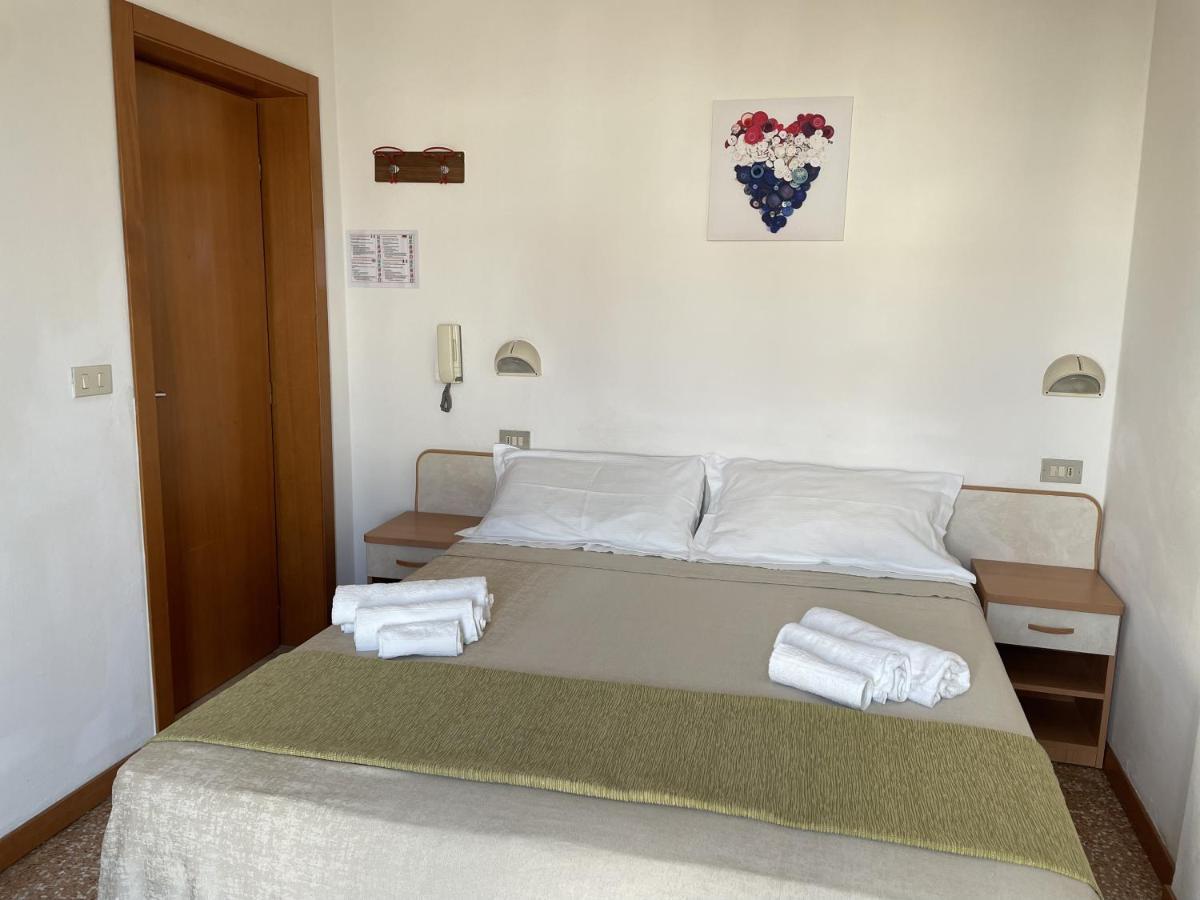 Hotel Alex ริมินี ภายนอก รูปภาพ